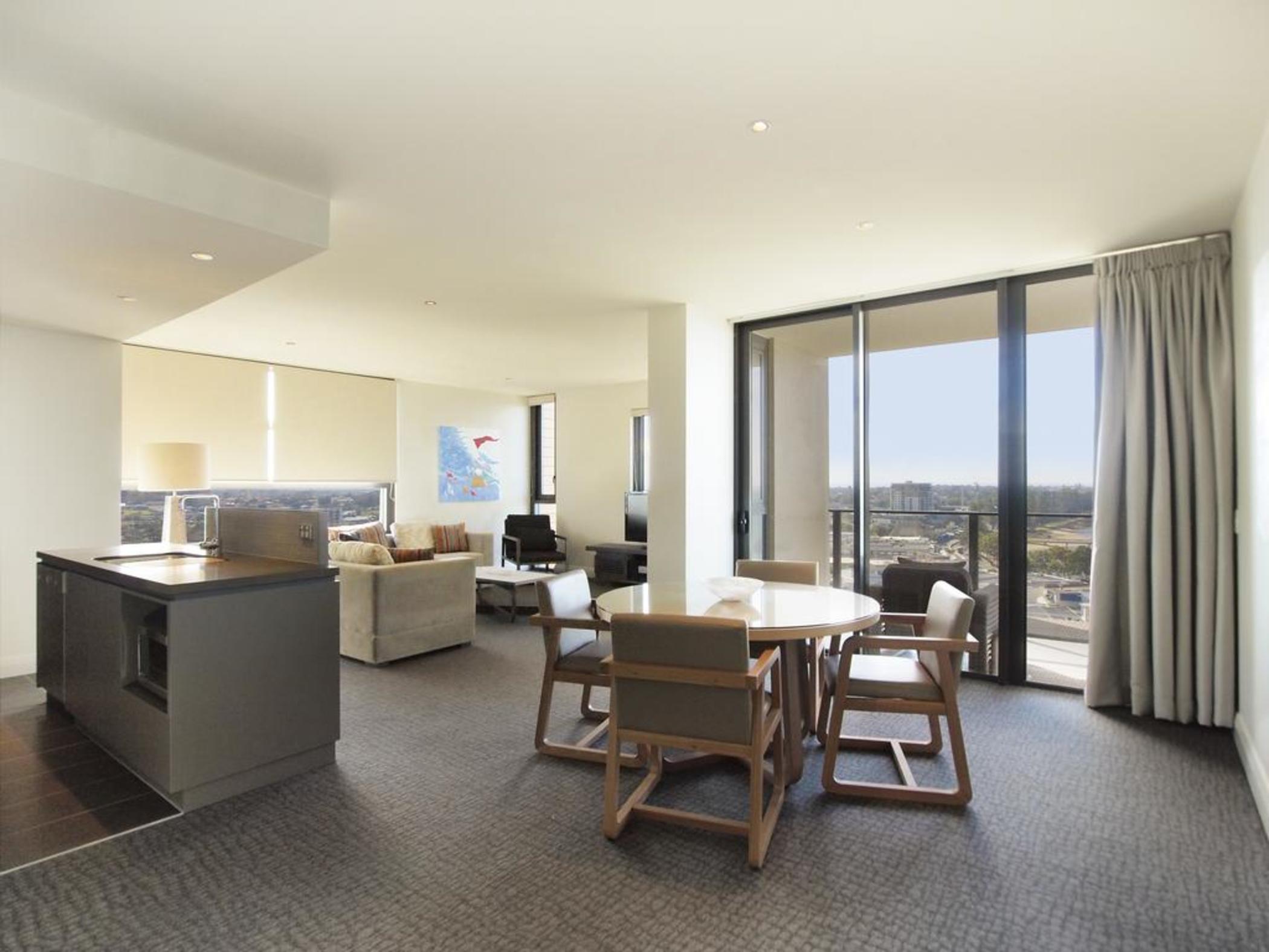 Oaks Redcliffe Mon Komo Suites Exterior photo